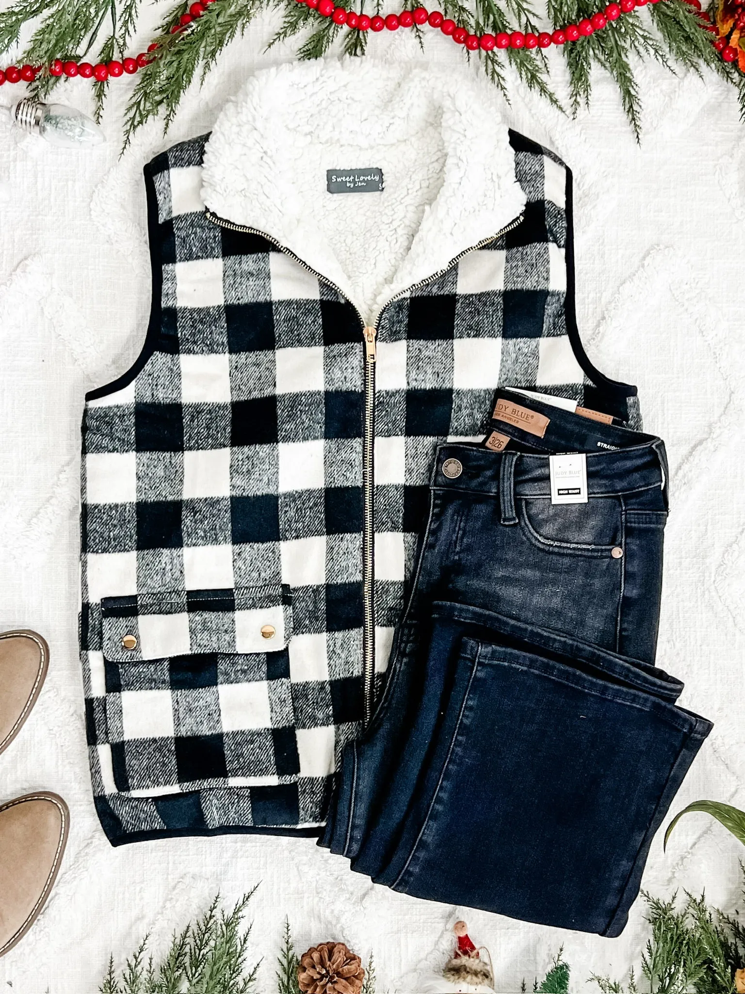 Buffalo Plaid Fleece Vest In Black & White