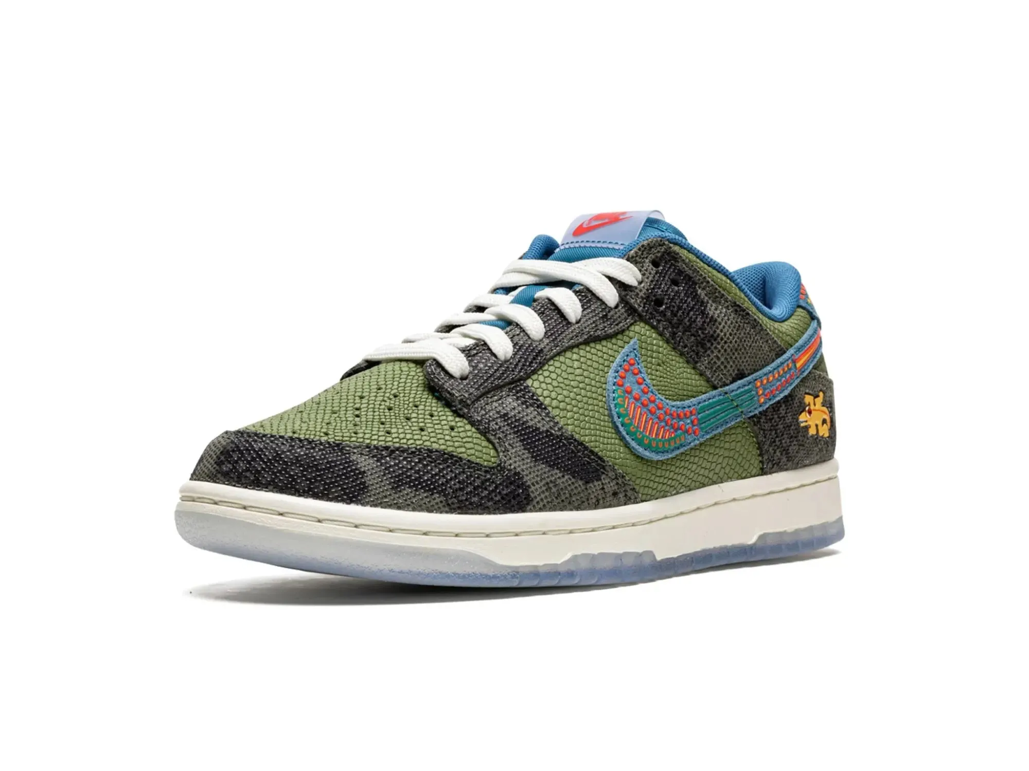 Nike Dunk Low "Siempre Familia"