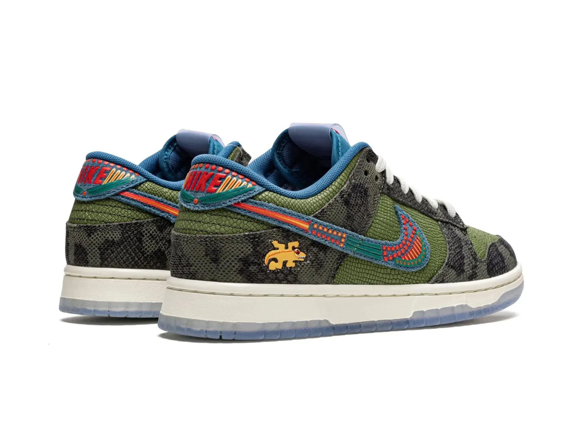 Nike Dunk Low "Siempre Familia"