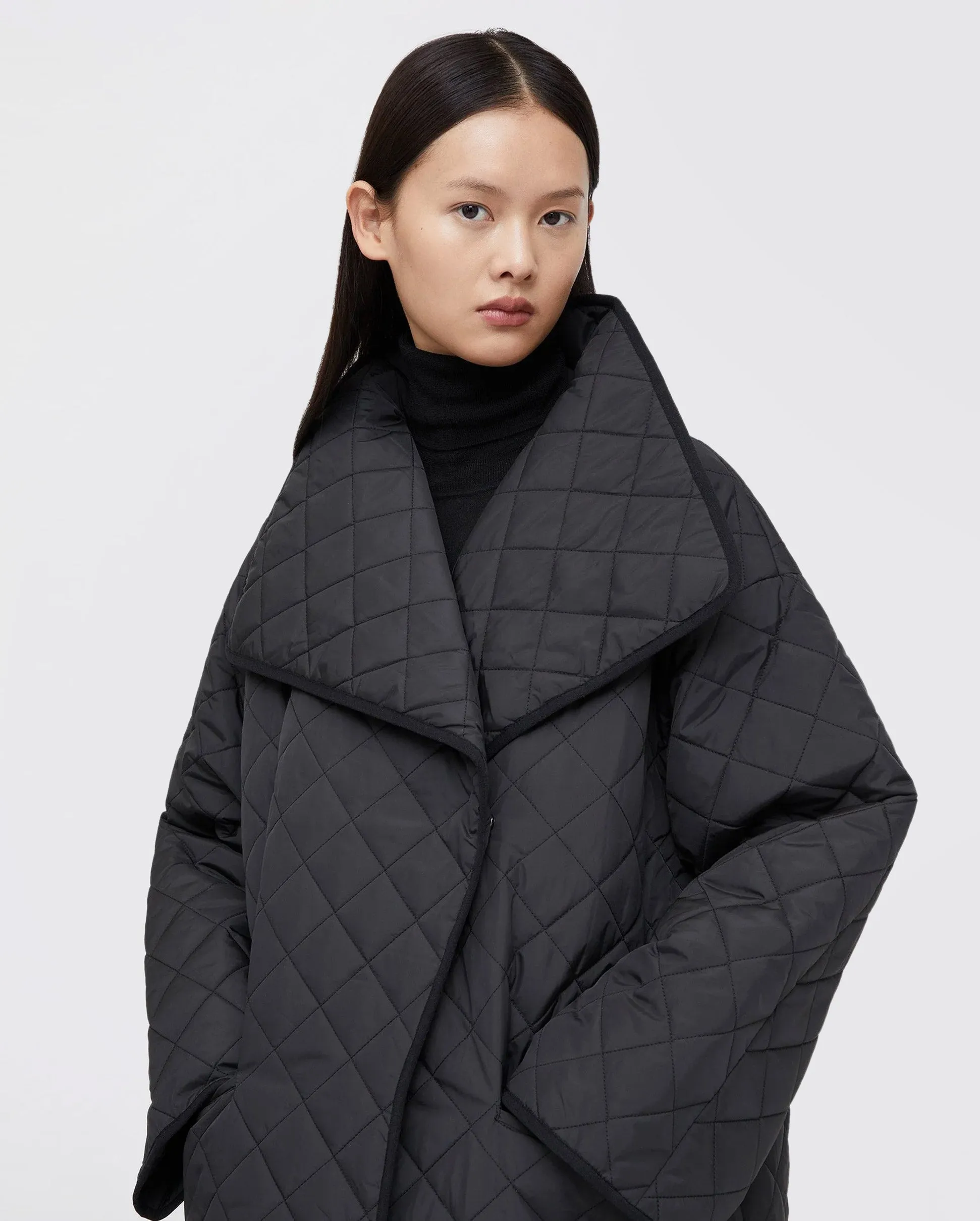 QUILTED COAT / BLACK